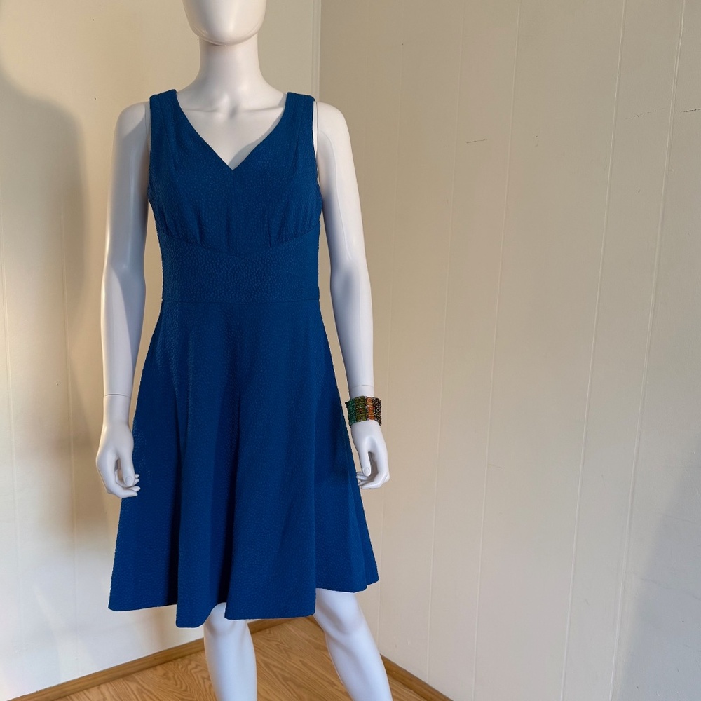 Donna Ricco NY, Textured Azure Blue Mid Length Dress, Sleeveless, Size 6